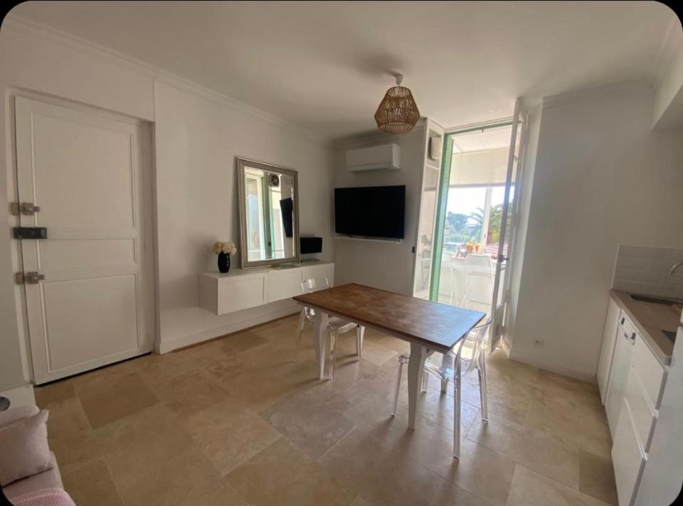 Le Monastere Apartment Бандол Екстериор снимка